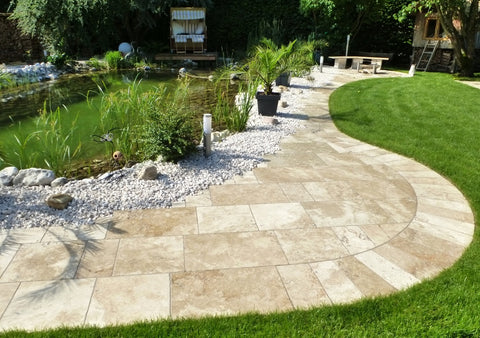 Schwimmteich = Natur Pur und Badespaß im eigenen Garten!