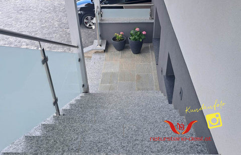 HANDMUSTER ZU TRITT- UND SETZSTUFE LUSERNA GNEIS mit geflammter Oberfläche