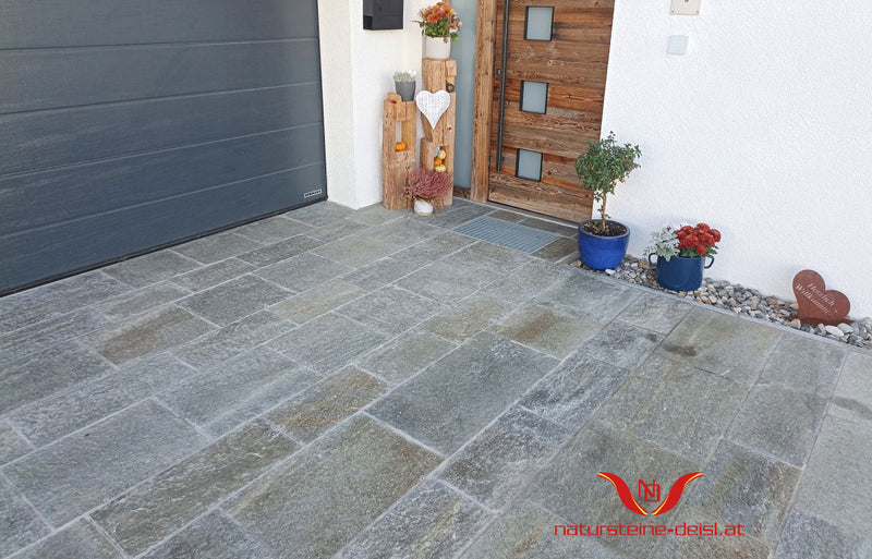 Handmuster Luserna Gneis Mixcolor Terrassenplatte gesägt
