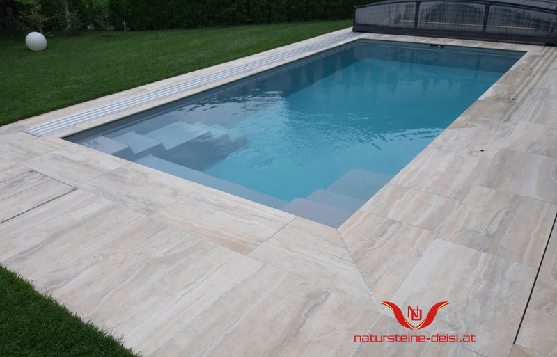 Feinsteinzeug Travertin Beige Vein Cut Poolumrandung – mit Rundstab