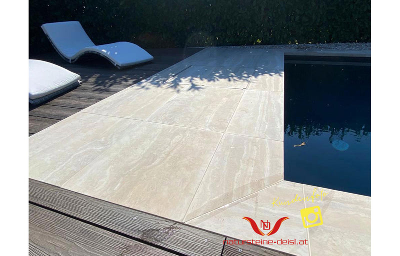 Feinsteinzeug Travertin Beige Vein Cut Poolumrandung