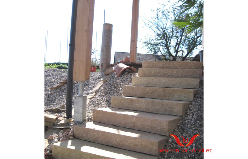 Hartsandstein Gelb-Beige Blockstufe