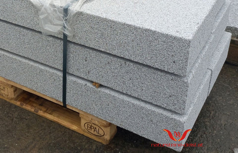HARTBERGER GRANIT GRAU BLOCKSTUFE gesägt und sandgestrahlt - Granit aus Österreich
