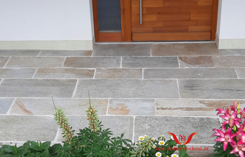 Luserna Gneis Mixcolor Terrassenplatten handbekantet